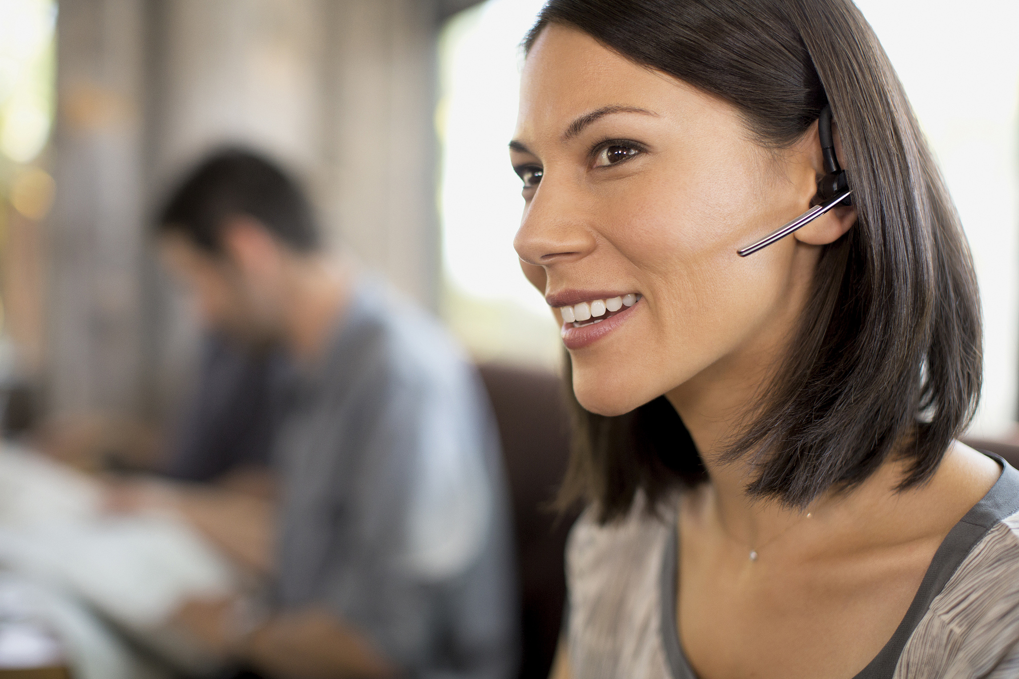 Recruiter talking on the phone using live interview software photo